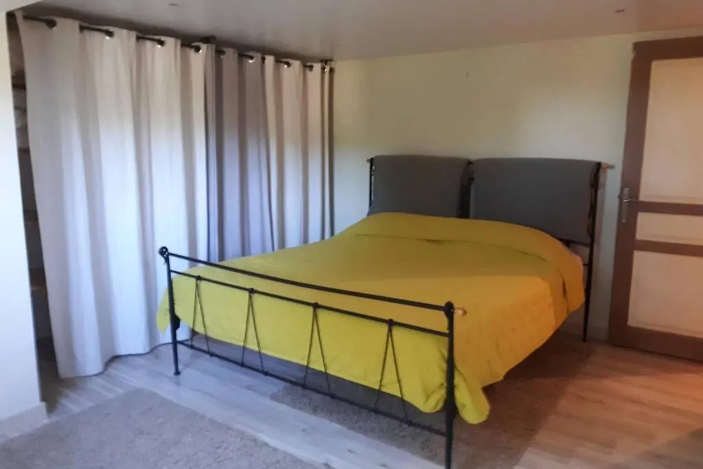 Hébergement de vacances Gîte 6 personnes dans grand domaine provençal Villeneuve