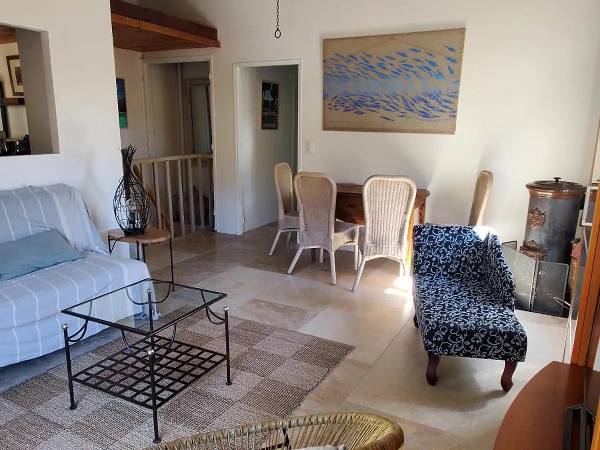 Gîte 6 personnes dans grand domaine provençal Villeneuve  Hébergement de vacances Villeneuve (Alpes-de-Haute-Provence)
